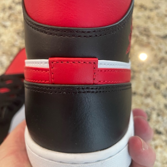 New with Box Mens Air Jordan 1’s Mid Size 11 - Picture 9 of 12